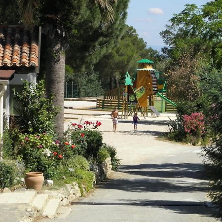 Camping Des Alberes Laroque-des-Alberes Ngoại thất bức ảnh
